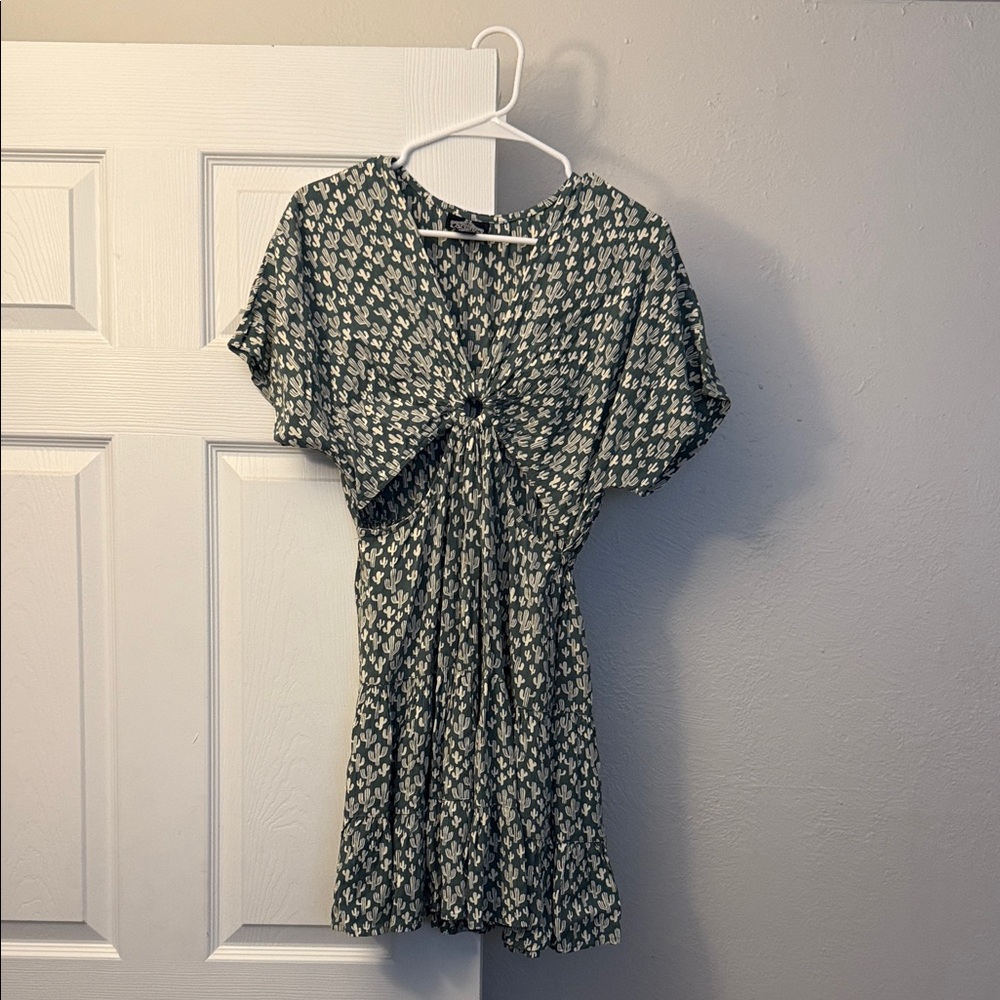 Elegant Green Patterned Dress